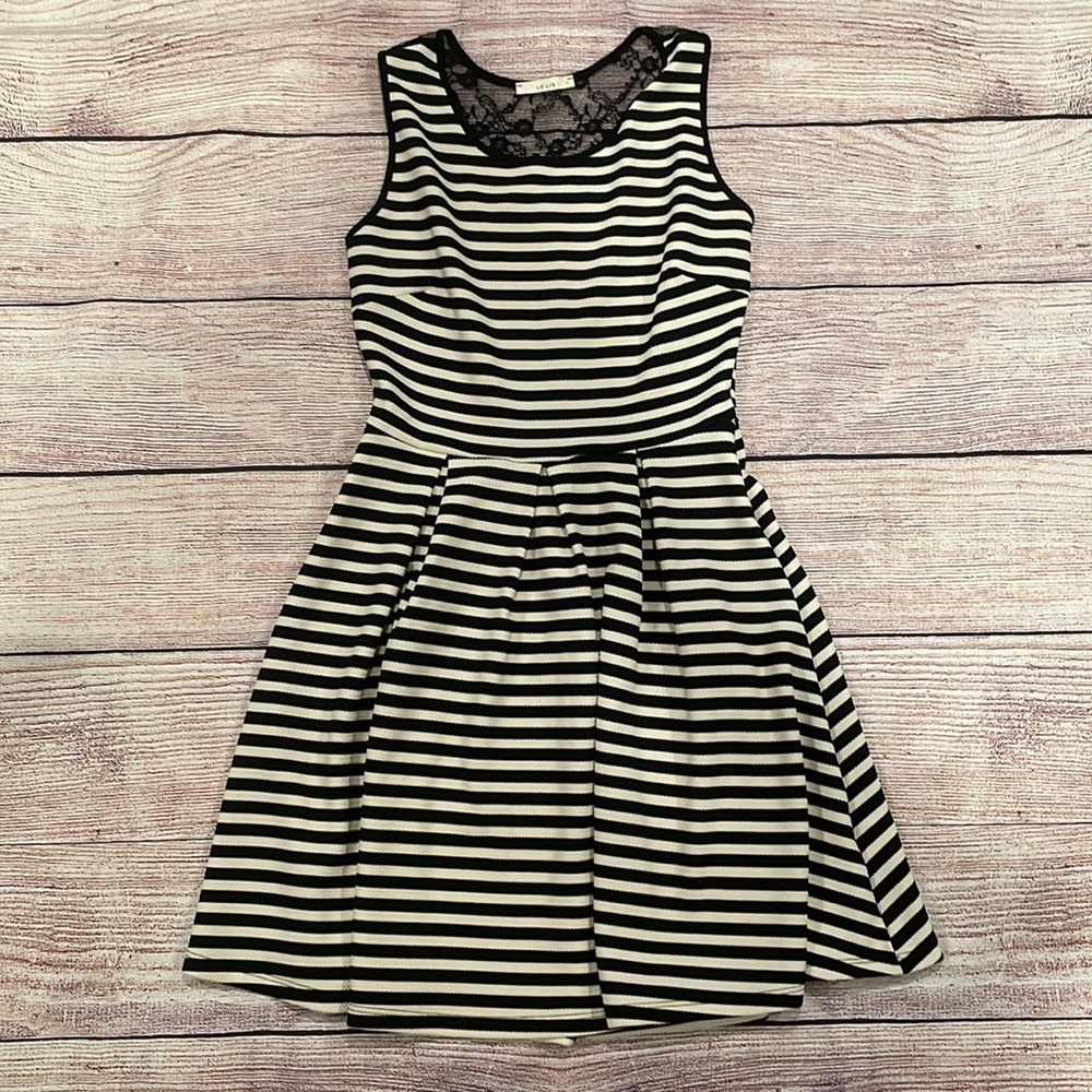 Le Lis | stitch fix | black and white striped dress with some lace | size M